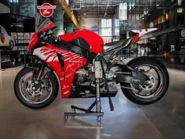 Moto utilizada por Schumacher é leiloada por quase R$ 500 mil