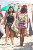 Tais Araújo, Paolla Oliveira e Malu Galli gravam cenas de 'Vale Tudo' em praia do Rio de Janeiro