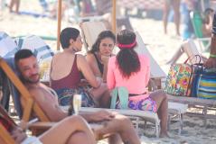 Tais Araújo, Paolla Oliveira e Malu Galli gravam cenas de 'Vale Tudo' em praia do Rio de Janeiro