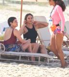 Tais Araújo, Paolla Oliveira e Malu Galli gravam cenas de 'Vale Tudo' em praia do Rio de Janeiro
