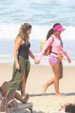 Tais Araújo, Paolla Oliveira e Malu Galli gravam cenas de 'Vale Tudo' em praia do Rio de Janeiro