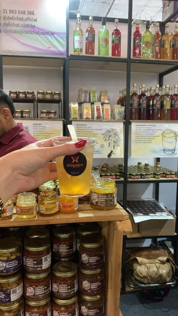 Drink com chá da Deli Chat na Expocachaça 