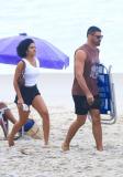 Bella Campos e Cauã Reymond em gravações de Vale Tudo
