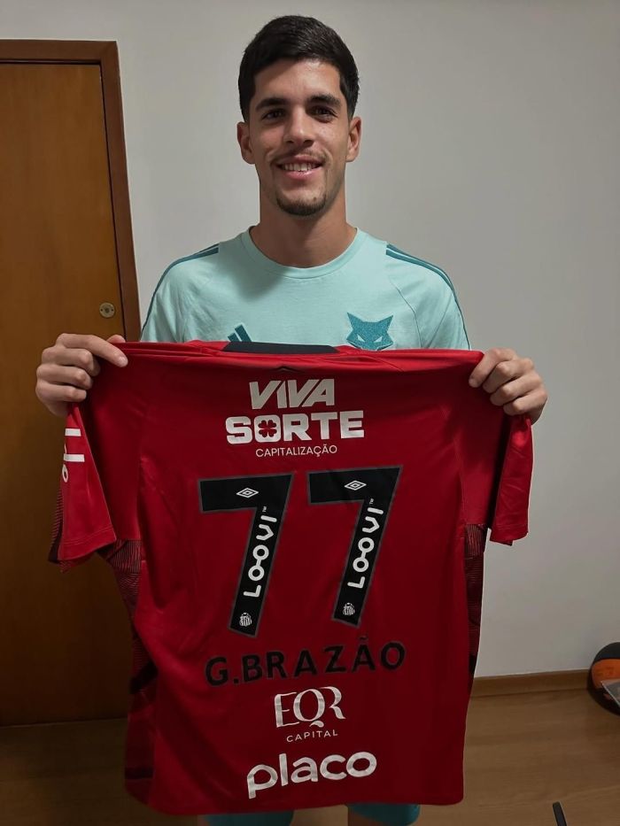 Marcelo Eraclito, do Cruzeiro, recebeu camisa de Gabriel Brazão, do Santos