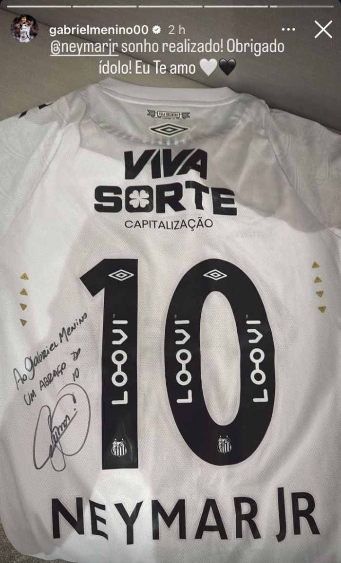 Gabriel Menino, do Atlético, compartilha imagem de camisa autografada por Neymar