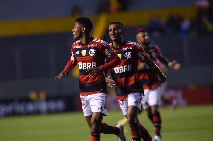 Matheus França em ação pelo Flamengo em 2023