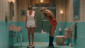 Taylor Swift no clipe de 'Anti-Hero', do álbum 'Midnights' usou peças nas cores laranja e verde
