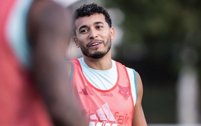 William, lateral-direito do Cruzeiro, durante treinamento na Toca da Raposa II
