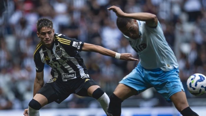 Iván Román contra o Grêmio
