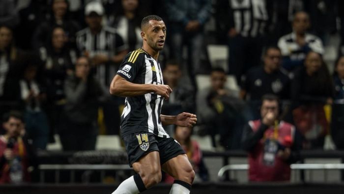 Vitor Hugo em ação contra o Internacional