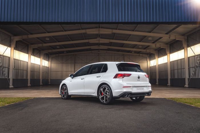 VW Golf GTI 2026 chega ao mercado em setembro