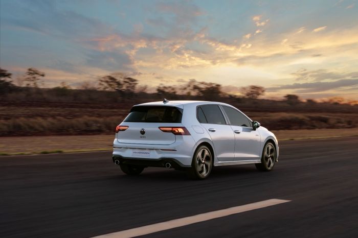 VW Golf GTI 2026 chega ao mercado em setembro