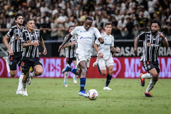 João Pedro durante clássico pelo Cruzeiro contra o Atlético na Arena MRV