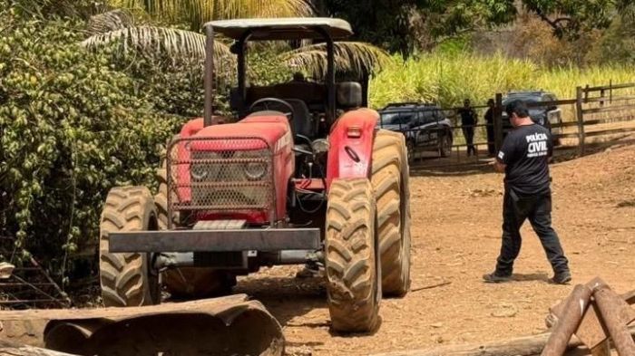 A ação resultou na recuperação de quatro tratores, localizados na zona rural de Januária. Um deles foi furtado em Águas Vermelhas, no Norte de Minas. Segundo o delegado José Rubens Neto, as investigações começaram há três meses, após furtos registrados no primeiro semestre.