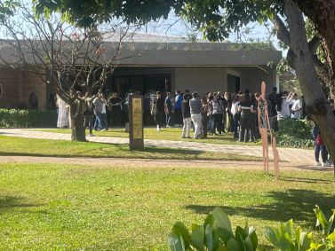 Sob forte comoção, estudante que morreu após acidente de carro em BH é velada