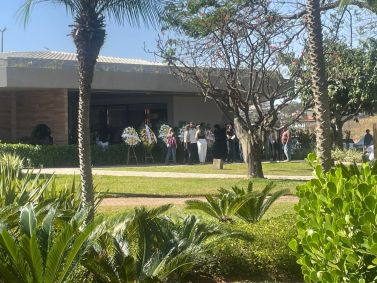 Sob forte comoção, estudante que morreu após acidente de carro em BH é velada