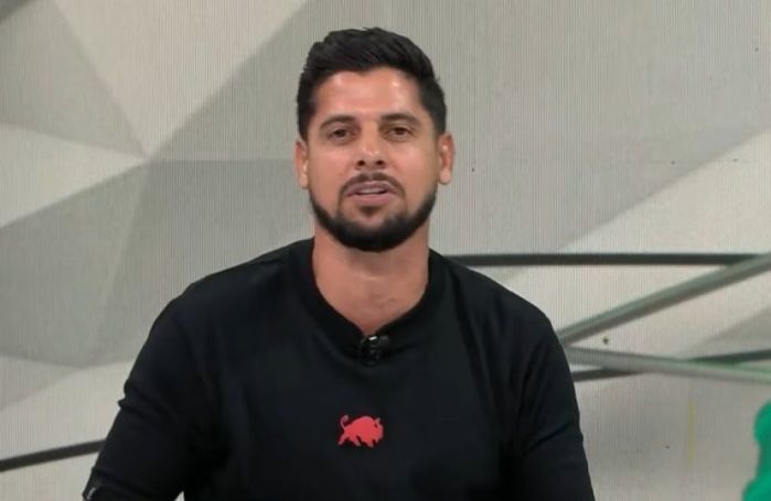 Cicinho durante participação no Jogo Aberto, da Band