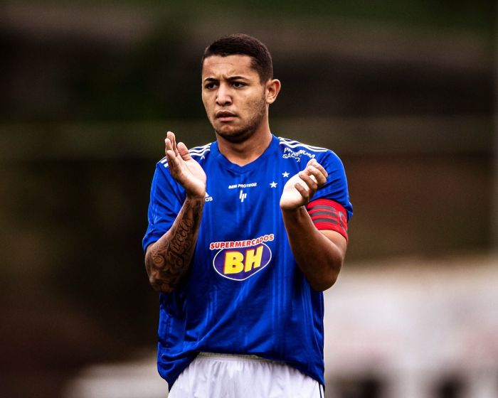 Pedro Bicalho em ação pelo Cruzeiro em 2020