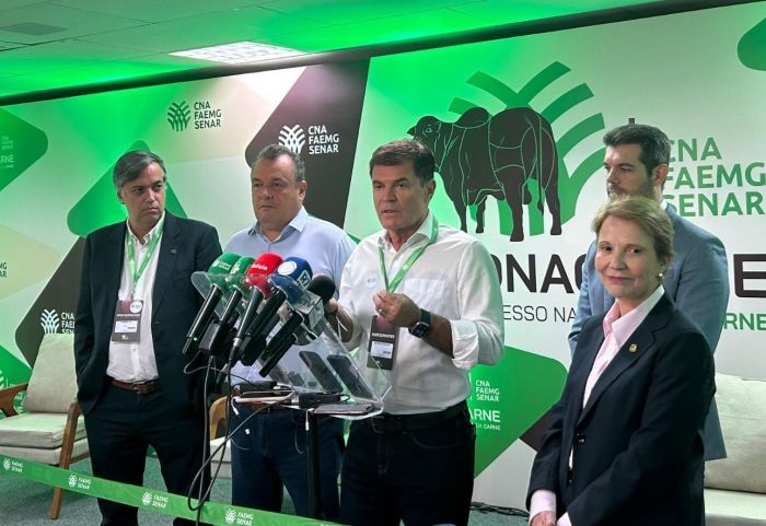 Antônio de Salvo em coletiva de imprensa do Conacarne Coletiva de imprensa do Conacarne