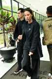Lizi Benites no velorio de JP Mantovani no Cemitério Gethsemani Anhanguera em São Paulo