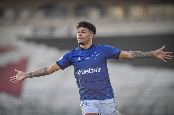 Filipe Machado celebra gol pelo Cruzeiro diante do Vasco em 2023