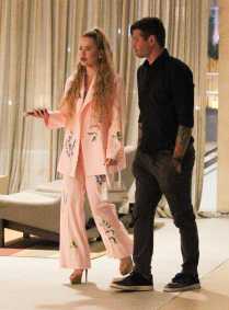 Dado Dolabella aparece com loira misteriosa em shopping do Rio de Janeiro