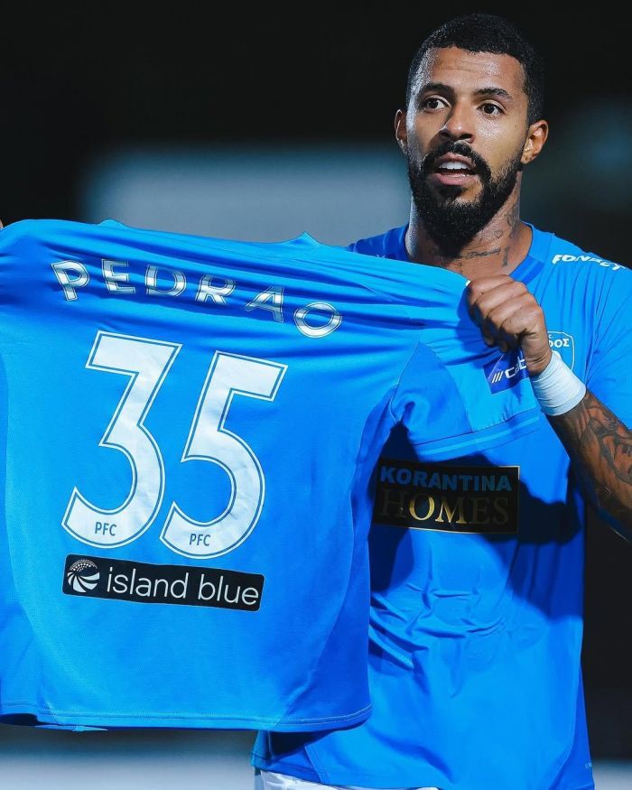 Anderson homenageia Pedrão em jogo do Pafos no Campeonato Cipriota