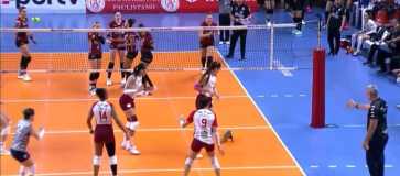 Gambá invade quadra durante partida de vôlei e assusta jogadoras