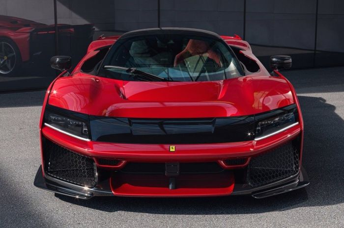 Design reforça a identidade da Ferrari ao mesclar elementos aerodinâmicos