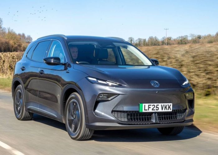 MG S5 é um SUV médio com 4,48 metros de comprimento e bateria de 62 kWh, com autonomia de 351 km