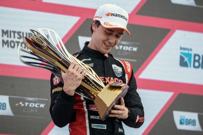 Arthur Leist celebra vitória na corrida sprint da oitava etapa da temporada 2025 da Stock Car Arthur Leist celebra vitória na corrida sprint da oitava etapa da temporada 2025 da Stock Car