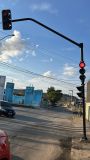Após acidente, semáforo tem risco de queda em avenida movimentada de Sete Lagoas
