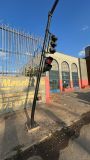 Após acidente, semáforo tem risco de queda em avenida movimentada de Sete Lagoas