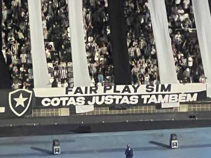 Provocação da torcida do Botafogo a do Flamengo