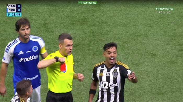 Zanovelli puxa cartão vermelho de maneira equivocada no clássico entre Atlético x Cruzeiro