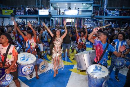 Sabrina Sato em ensaio de Carnaval da Vila Isabel