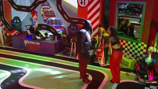 Ninjas em briga generalizada de A Fazenda 17