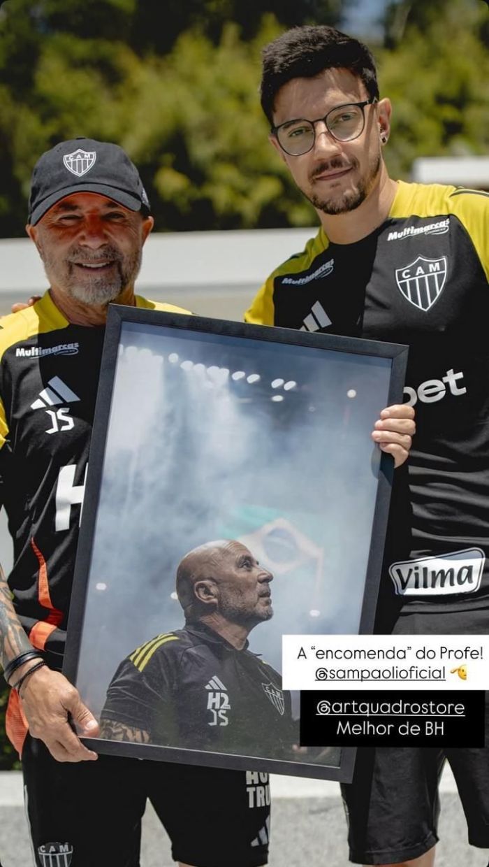 Jorge Sampaoli ao lado de Pedro Souza, fotógrafo do Atlético, na Cidade do Galo