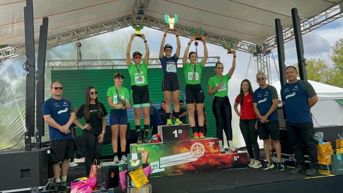 Os primeiros colocados de cada categoria receberam medalha e troféu.