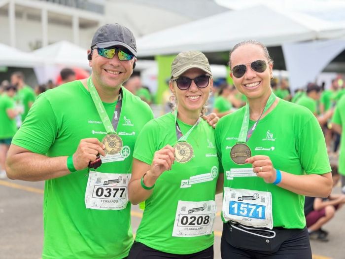 O casal Fernando e Claudilane com a colega, e também atleta, Joyce.