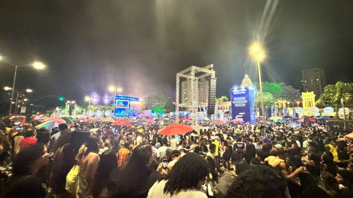 Multidão esteve na Praça da Liberdade para comemorar os 128 de Belo Horizonte