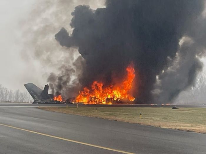 Avião particular com Greg Biffle, ex-piloto da Nascar, e família cai e explode nos Estados Unidos Avião particular com Greg Biffle, ex-piloto da Nascar, e família cai e explode nos Estados Unidos
