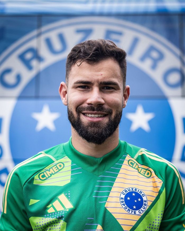 Matheus Cunha foi apresentado como novo goleiro do Cruzeiro