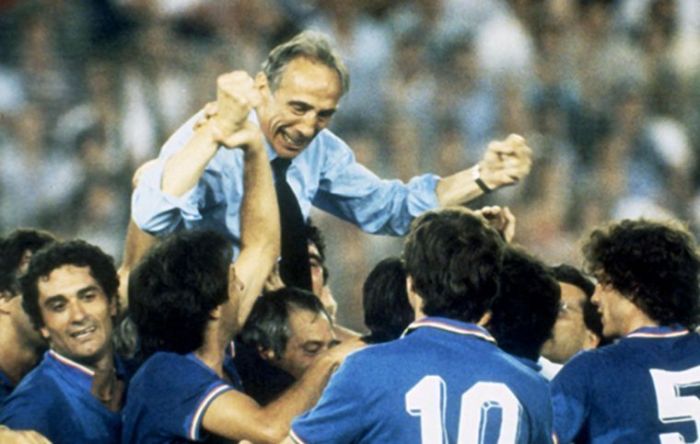 Enzo Bearzot comemora título da Itália na Copa do Mundo de 1982 Enzo Bearzot comemora título da Itália na Copa do Mundo de 1982