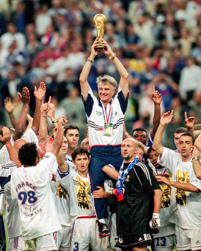 Jacquet levanta taça da Copa do Mundo de 1998