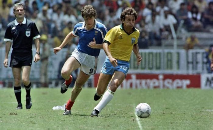 Jogo entre Brasil e França na Copa do Mundo de 1986