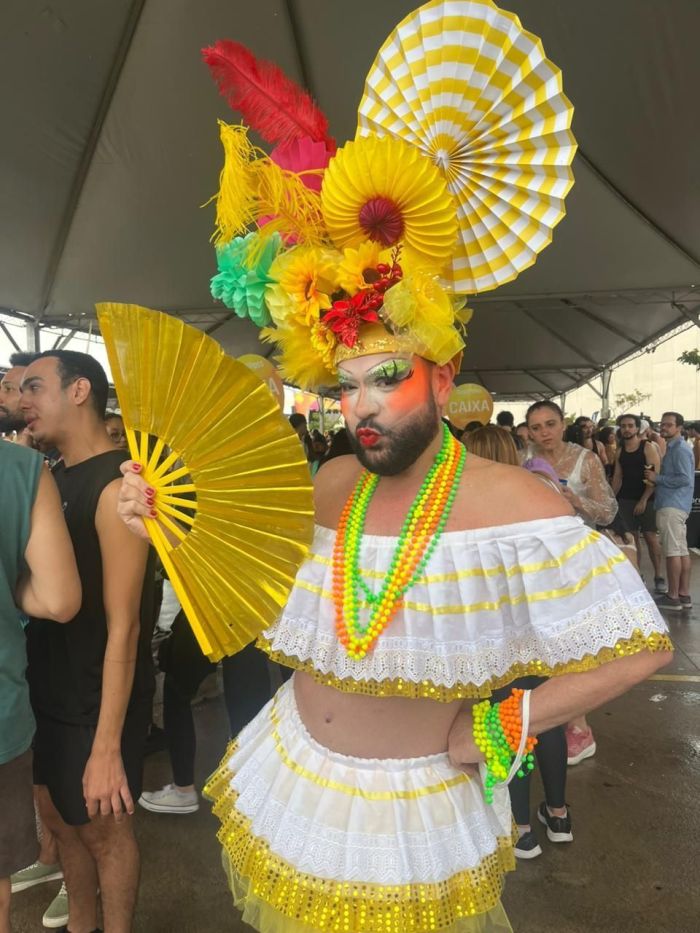 Folião Paulo Afonso no encontro de blocos de Carnaval de BH neste sábado (17)