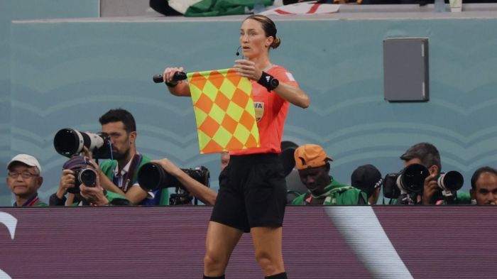 Kathryn Nesbitt, árbitra estadunidense