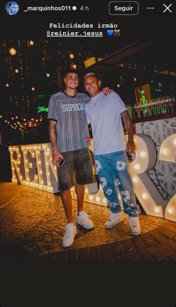 Reinier, do Atlético, com Marquinhos, do Cruzeiro