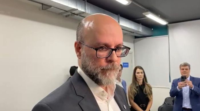 Leandro Pinheiro Safatle concedeu entrevista coletiva e destacou o potencial do polo farmacêutico instalado no município.